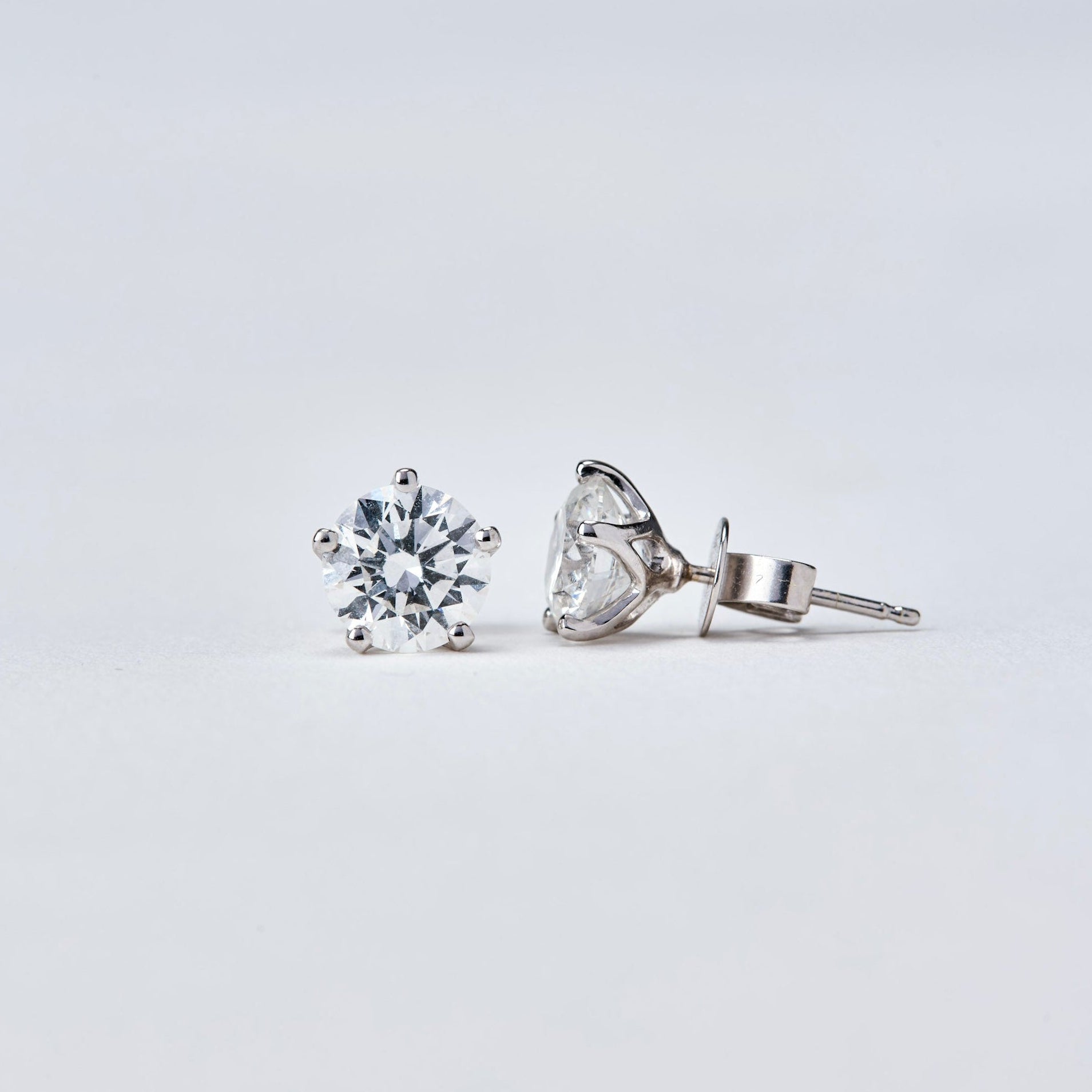 Round Brilliant Diamond Stud Earrings