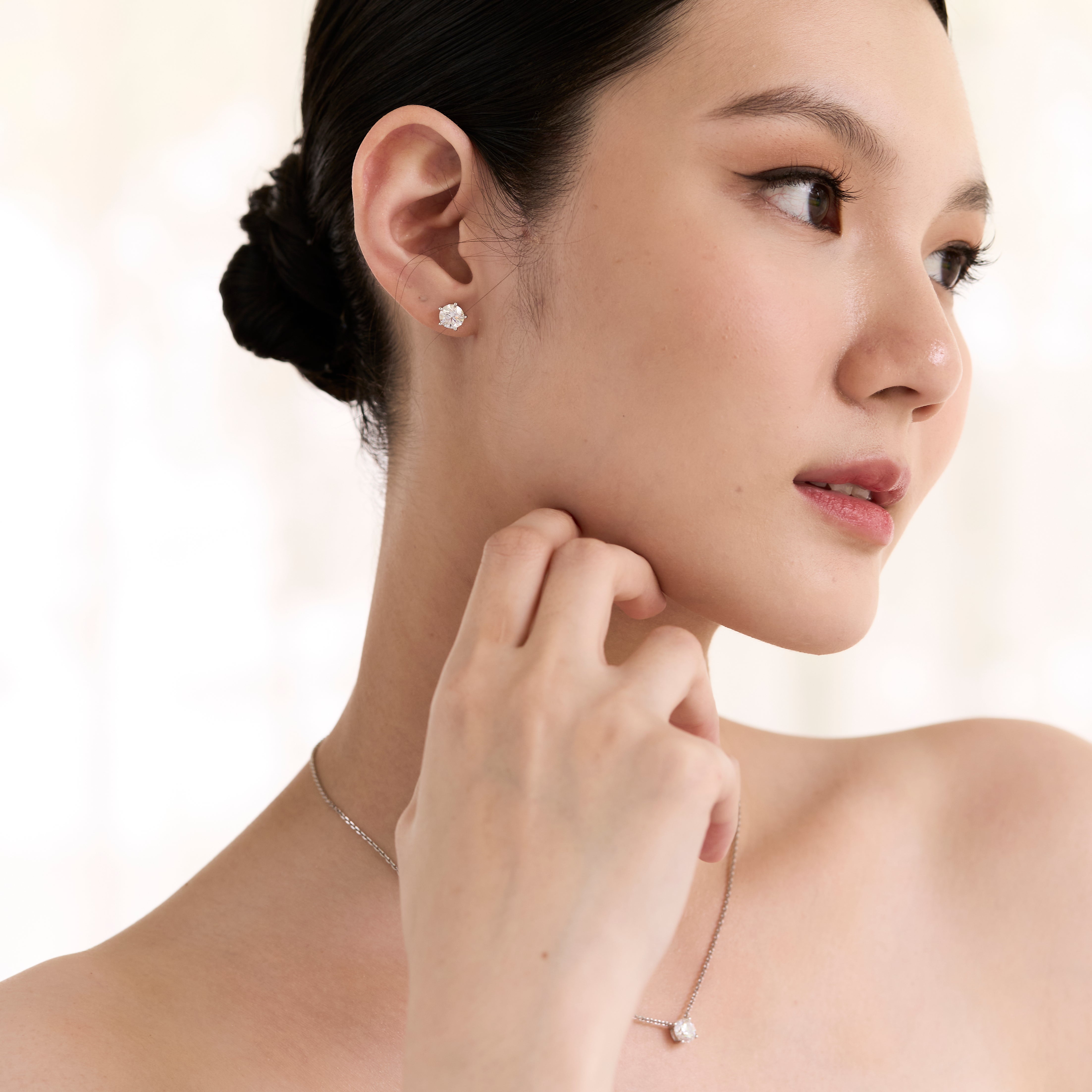 Solaris Round Brilliant Diamond Stud Earrings