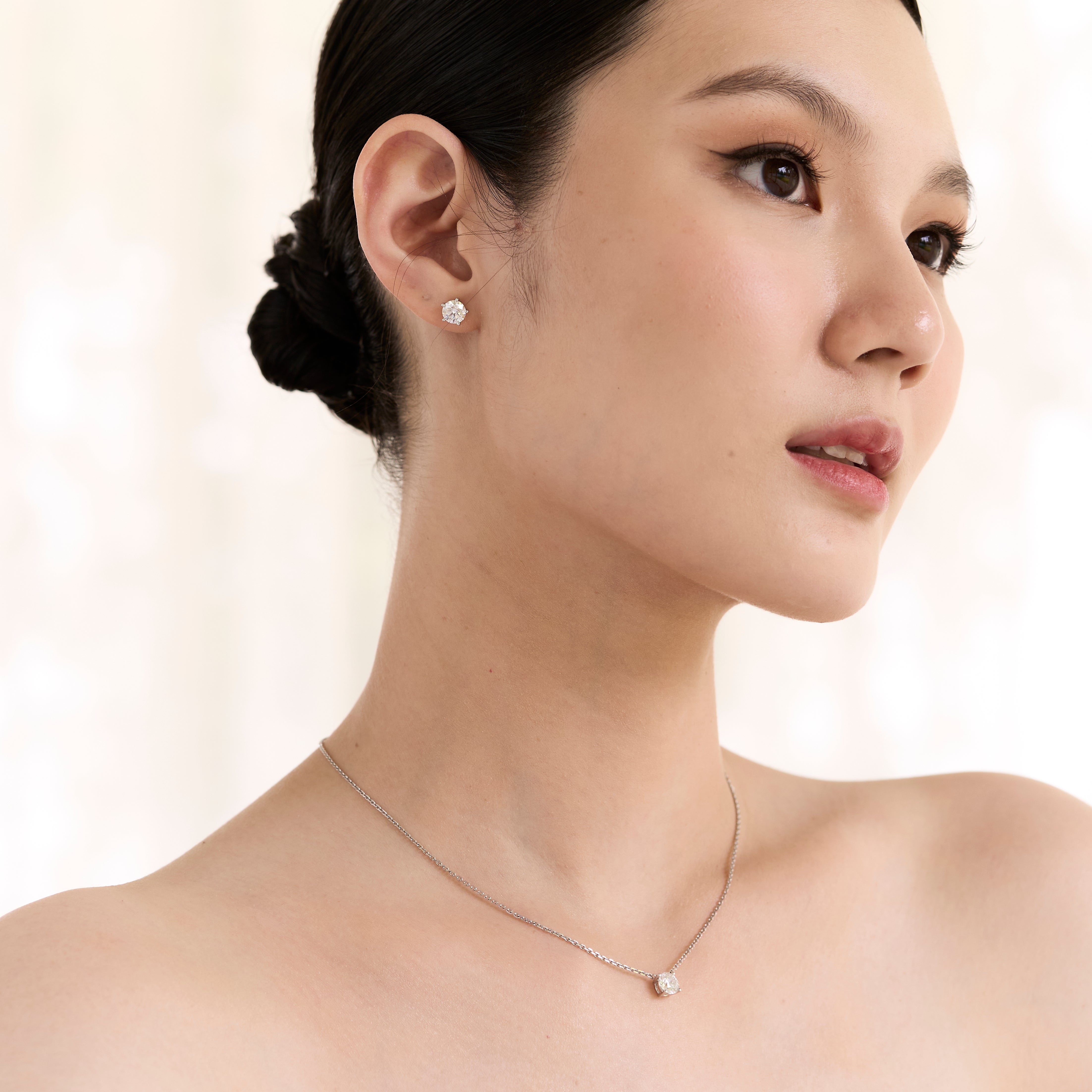 Solaris Round Brilliant Diamond Stud Earrings