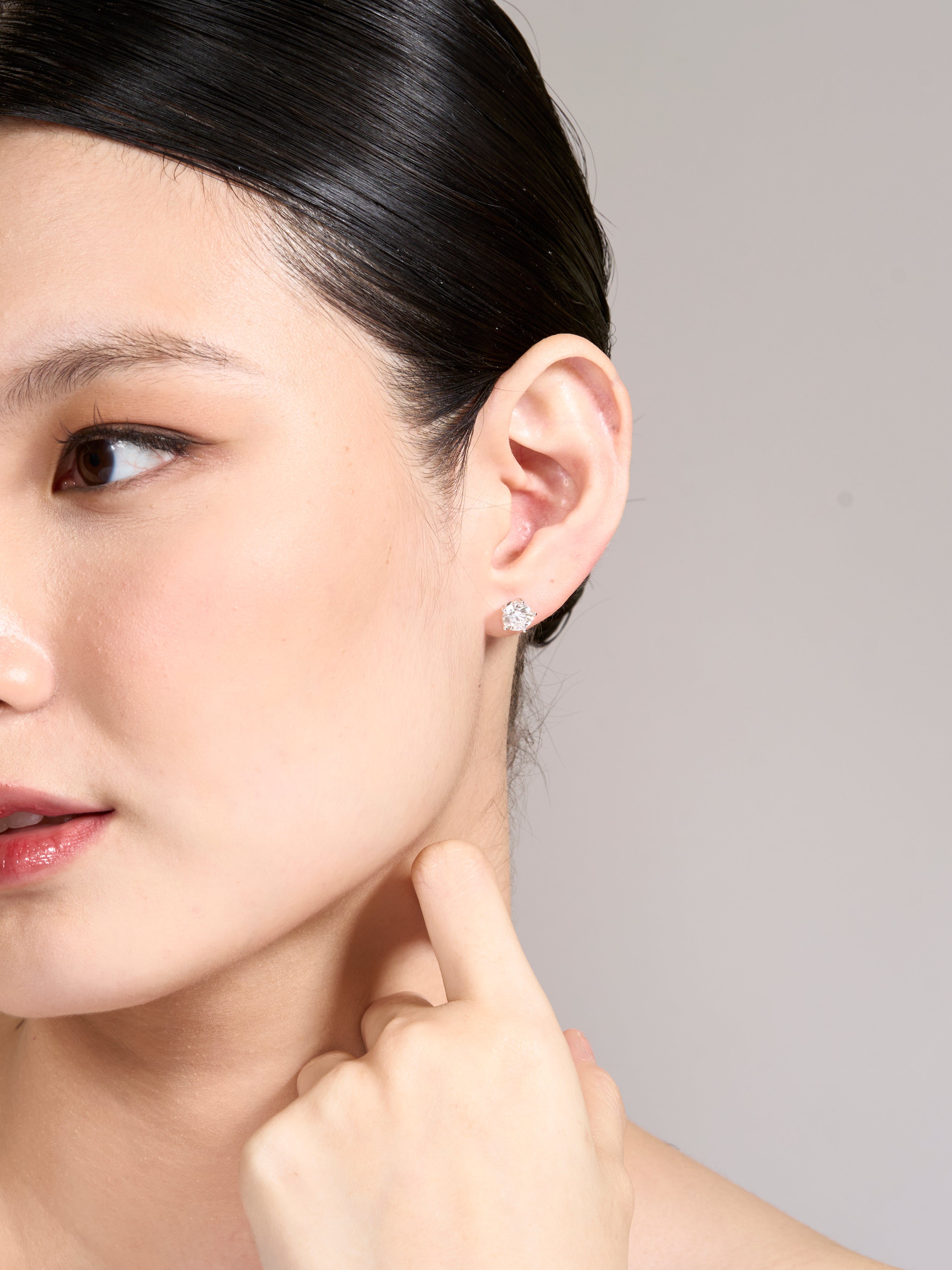 Solaris Round Brilliant Diamond Stud Earrings