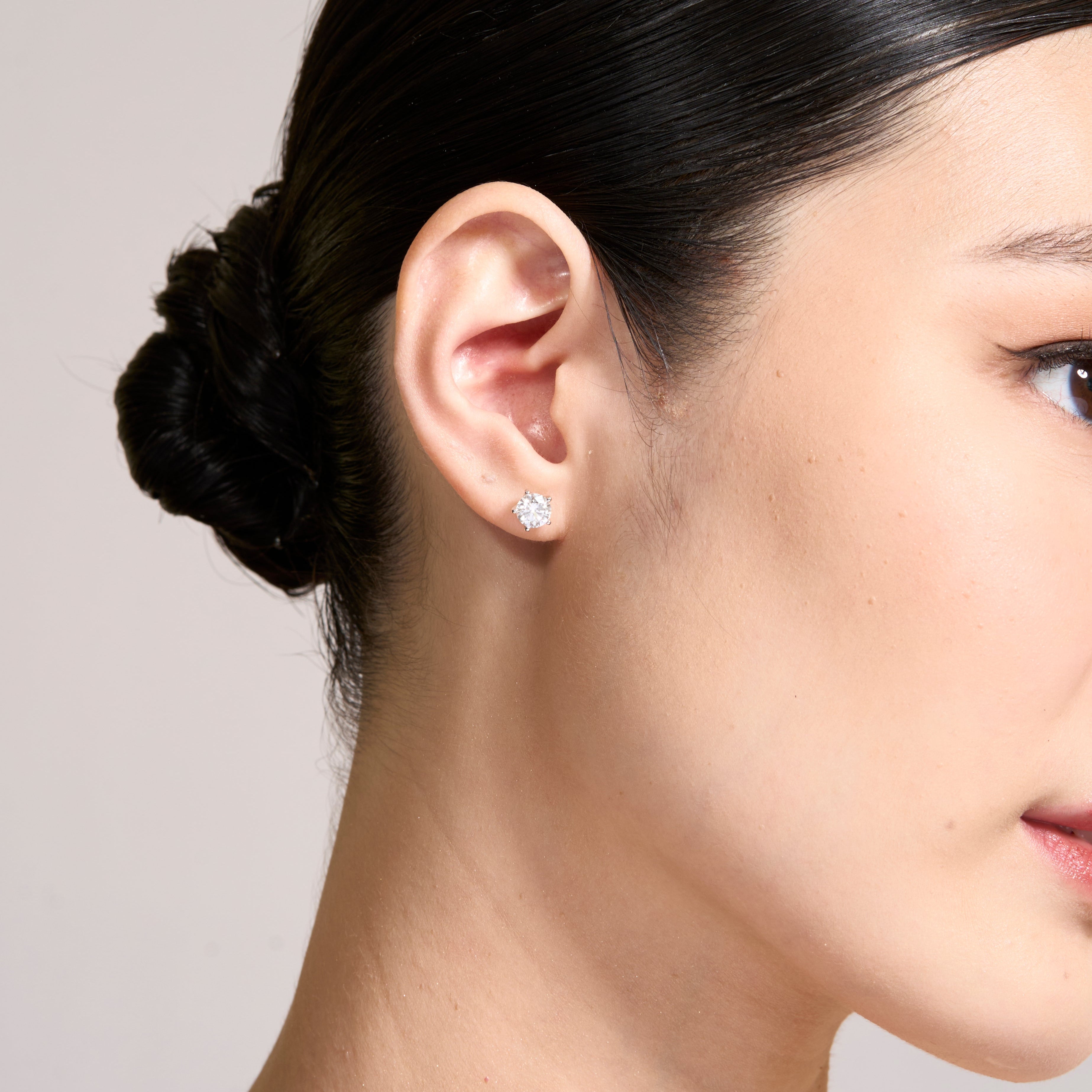 Solaris Round Brilliant Diamond Stud Earrings