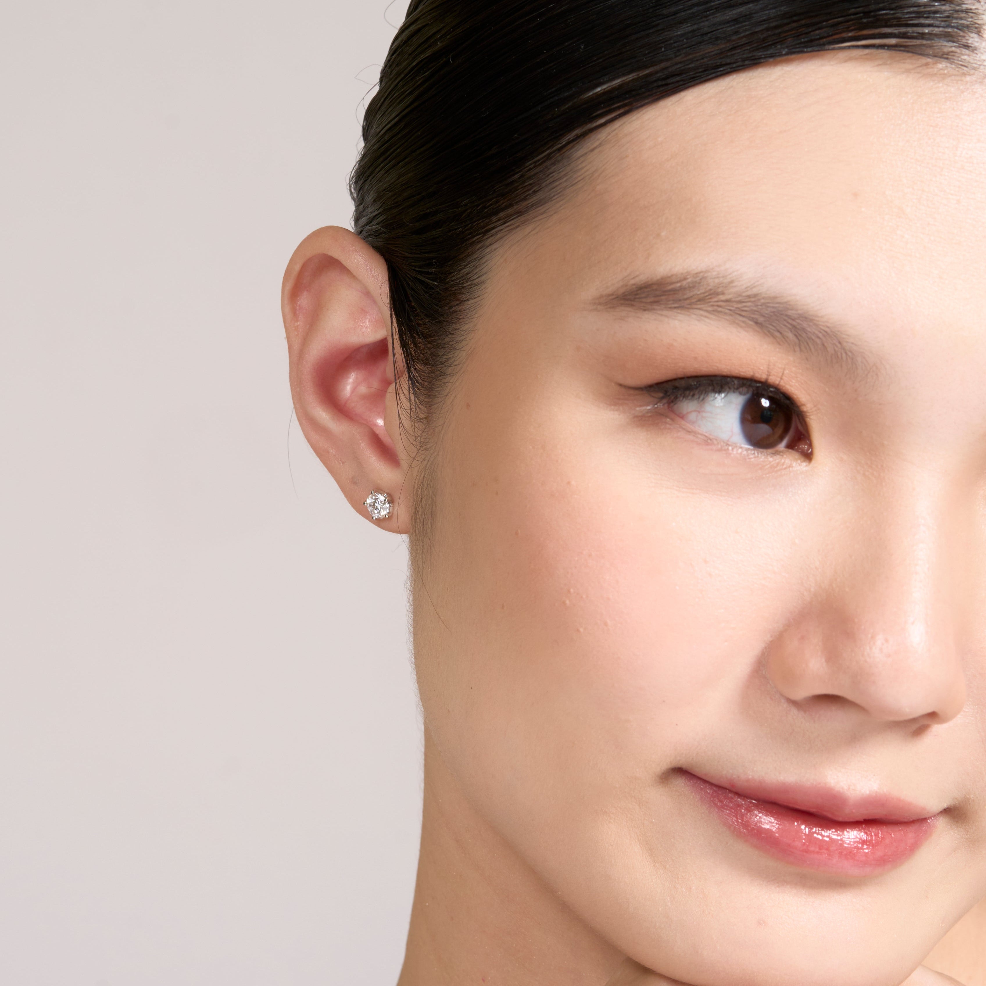 Solaris Round Brilliant Diamond Stud Earrings
