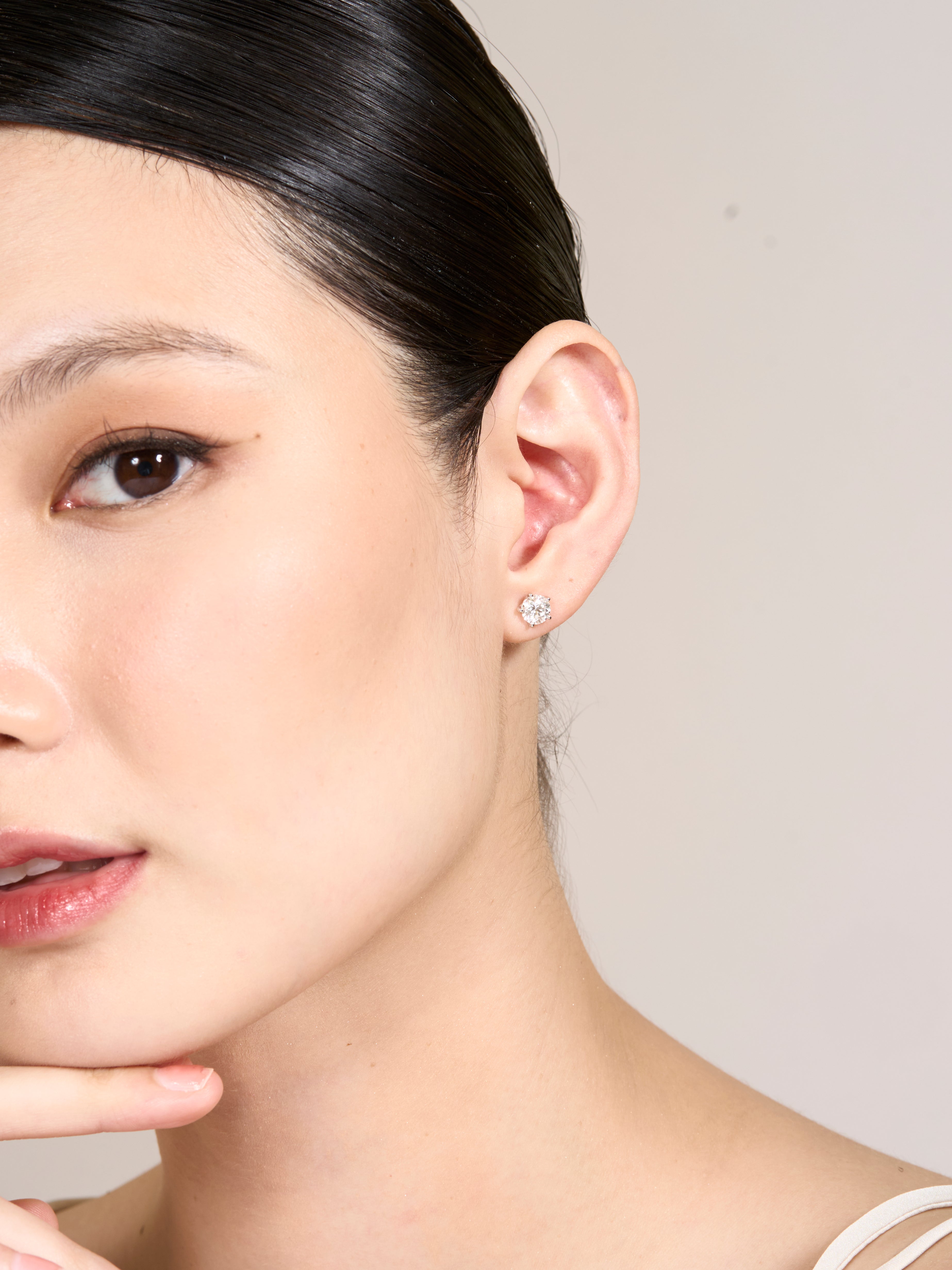 Solaris Round Brilliant Diamond Stud Earrings