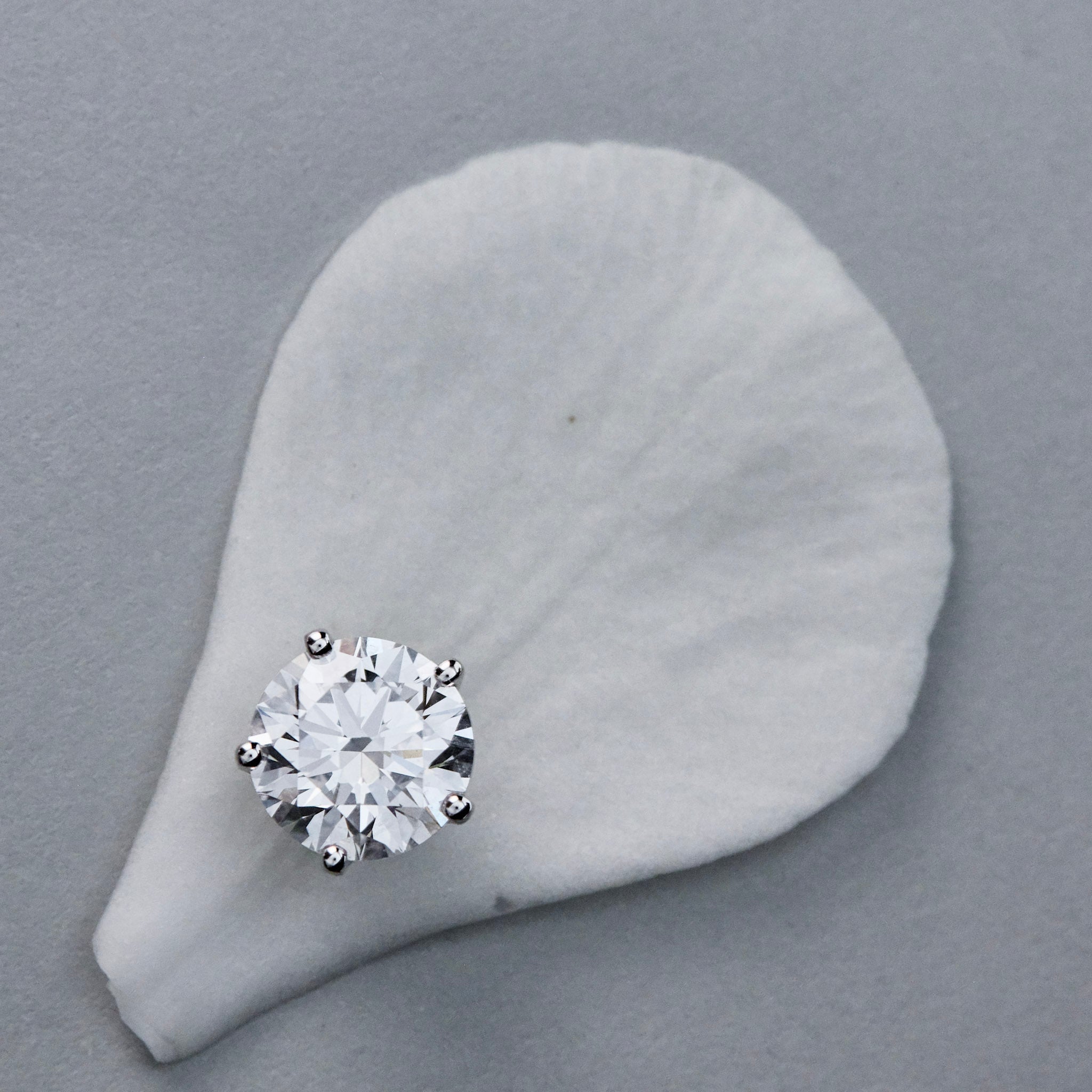 Round Brilliant Diamond Stud Earrings